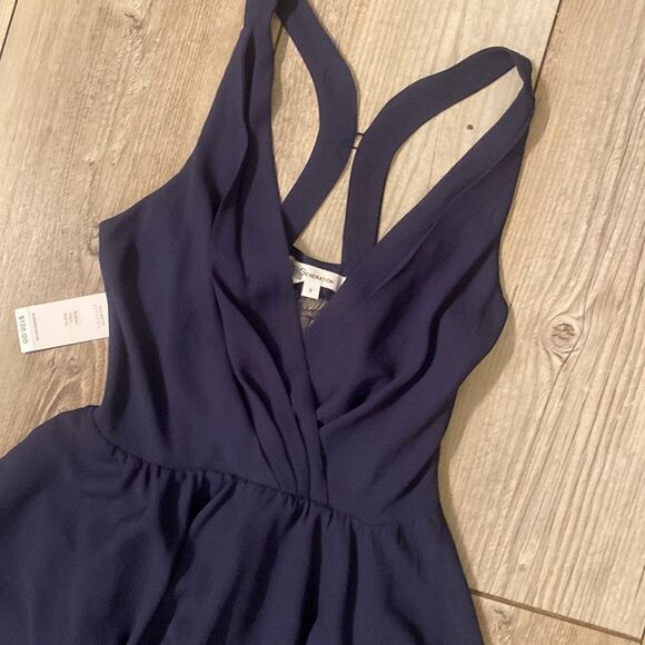 BCBGeneration Stunning Navy Blue with Lace Detail Size 0 Dress - Picture 2 of 8